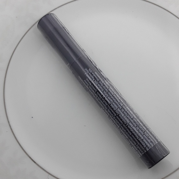 NYX Worth the Hype Volumizing Mascara $ Firm - Picture 3 of 5